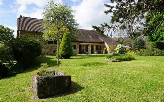 Charming farmhouse located in the heart of the peaceful and picturesque landscape of Perigord Vert.