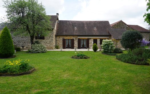 Charming farmhouse located in the heart of the peaceful and picturesque landscape of Perigord Vert.