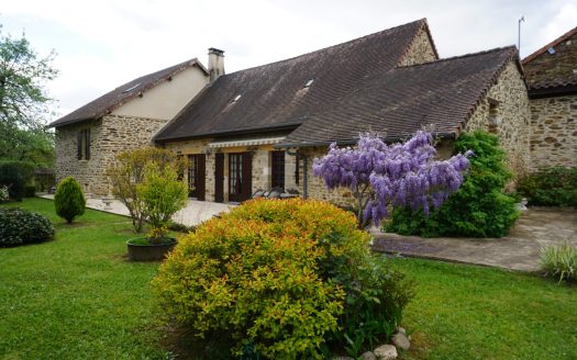Charming farmhouse located in the heart of the peaceful and picturesque landscape of Perigord Vert.
