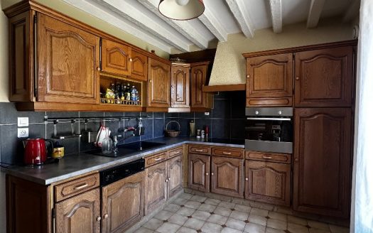 Charming family home in the heart of Bourg-Achard
