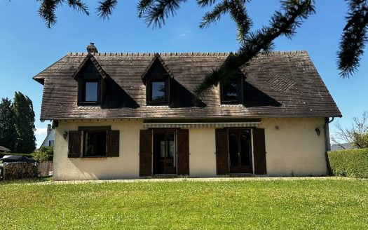 Charming family home in the heart of Bourg-Achard