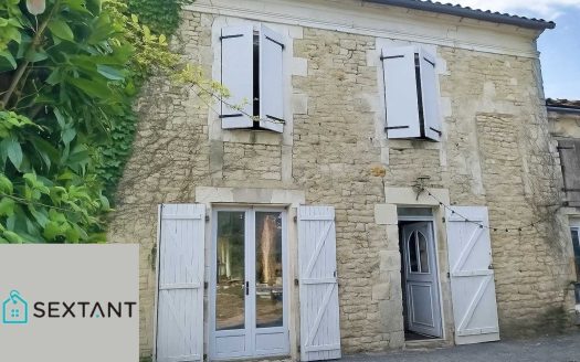 RENOVATED CHARENTAISE – 98 M² – 2 BEDROOMS – 1500 M² GARDEN