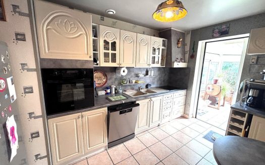 Single storey 3 bedrooms