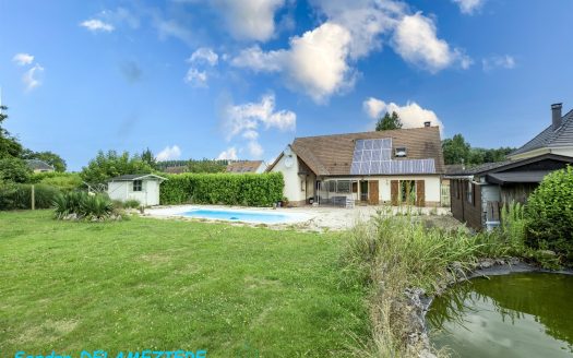 Rare property for sale – Family home with swimming pool, large plot and no overlooked views