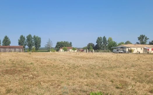 TERRAIN CONSTRUCTIBLE À VENDRE AVEC PROJET D’ARCHITECTE & PERMIS DE CONSTRUIRE ACCORDÉ