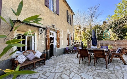 4/5 BED RENOVATED PERIOD PROPERTY, 1-BED SELF-CONTAINED ANNEX, OUTBUILDINGS, LARGE PLOT