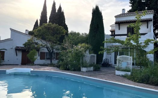SOUTH OF FRANCE Atypical Villa 230sqm / 1400sqm with Swimming Pool and Breathtaking View of the Etang de Berre