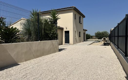 Villa from 2019 with 125sqm swimming pool, nice view, in a calm area