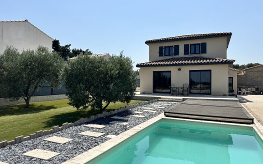 Villa from 2019 with 125sqm swimming pool, nice view, in a calm area