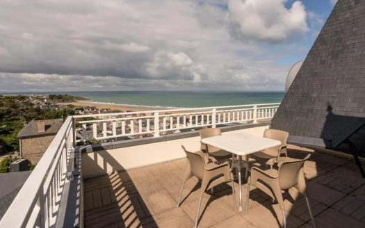 RENTAL INVESTMENT – PLENEUF VAL ANDRE – TOP FLOOR SEA VIEW – Residence HMC – Val Andre *** – 6.16% profitability
