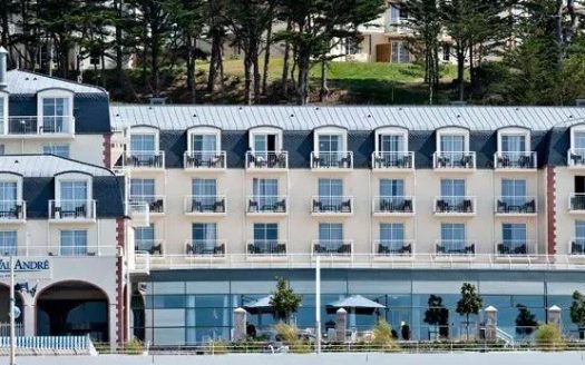 RENTAL INVESTMENT – PLENEUF VAL ANDRE – TOP FLOOR SEA VIEW – Residence HMC – Val Andre *** – 6.16% profitability
