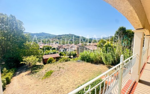 DETACHED PROPERTY WITH GROUND-FLOOR APARTMENT, DOUBLE GARAGE, BARN, PANORAMIC VIEW