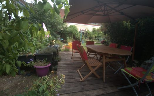 Epeigne-les-Bois Longère of 190sqm and its outbuildings €335,000