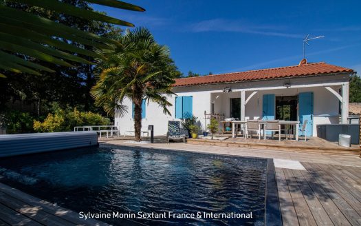 Renovated, comfortable house with independent accommodation, enclosed grounds and swimming pool area