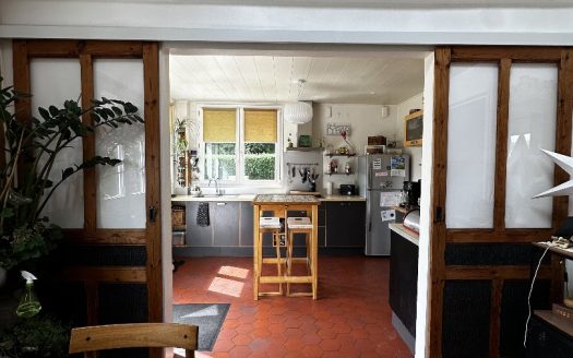 Atypical house with extension of approximately 145sqm, on the edge of the forest and in absolute calm