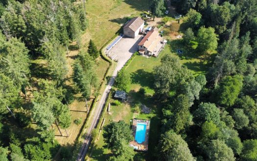 Charming 18th century stone estate, in the heart of the natural park.