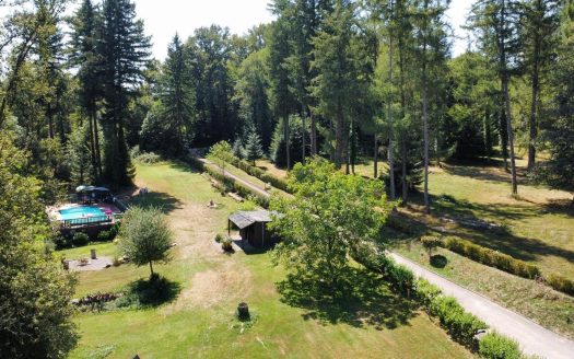 Charming 18th century stone estate, in the heart of the natural park.