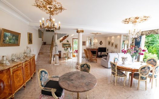 House with outbuildings, garages, garden in Amiens