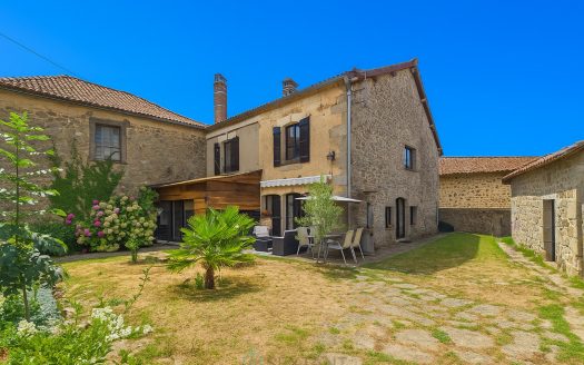 Elegant real estate complex in the heart of the Périgord Vert natural park.
