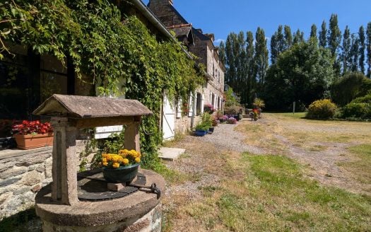 Charming home and income on 1.6 hectares