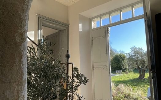 Entre-Deux-Mers, beautiful 18th century real estate complex, 2 houses with outbuildings and swimming pool, 1.3 hectares of land