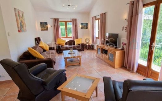 DETACHED 4-BED VILLA, POOL, GARAGE, LARGE GARDEN NEAR QUILLAN CENTRE