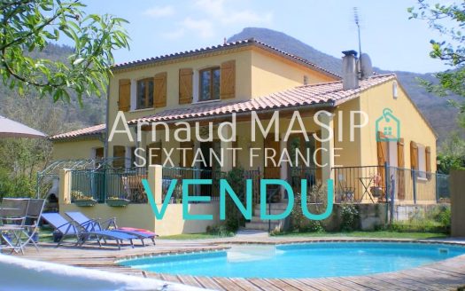 DETACHED 4-BED VILLA, POOL, GARAGE, LARGE GARDEN NEAR QUILLAN CENTRE