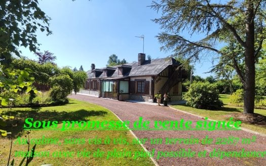 Located in the heart of a small town with all shops, schools and colleges