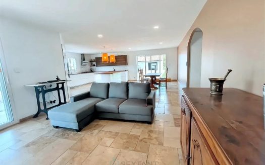 EAST OF BERGERAC, 2021 HOUSE WITH DOUBLE GARAGE AND LARGE GARDEN