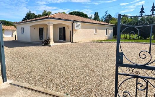 EAST OF BERGERAC, 2021 HOUSE WITH DOUBLE GARAGE AND LARGE GARDEN