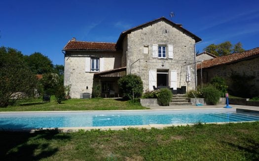 Charming 18th century building complex nestled in the heart of the Bandiat Valley.