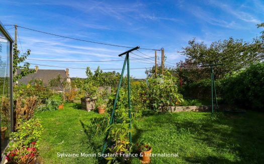 In Perigord Noir – Spacious 5-bedroom Perigord house with enclosed garden