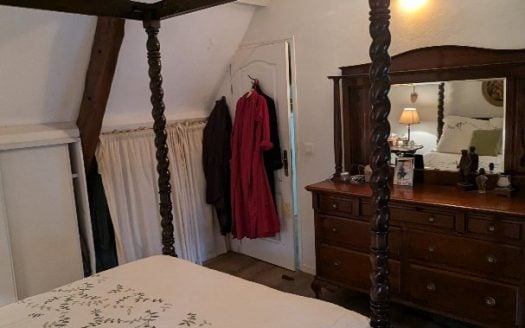 Authentic thatch cottage with land and outbuildings – 15 minutes from Auray