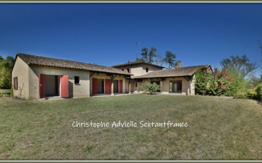 Architect villa in Bergerac with huge park, pool , close to the town center and airport