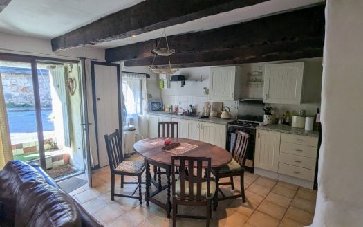 2 bedroom cottage in the center of Gueméné sur Scorff