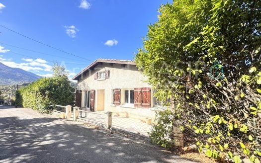 DETACHED 2-BED HOUSE WITH 2-BED GARDEN-LEVEL APARTMENT, TERRACES, LARGE, PRIVATE GARDEN, ATTRACTIVE VIEWS