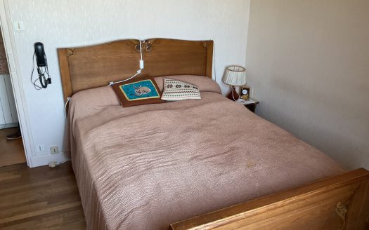 Village house with 4 bedrooms and lovely fenced garden 455 M2