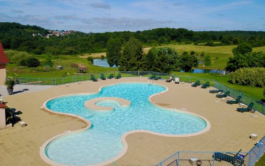 Sumptuous 27-hectare estate dedicated to events, offering a real estate building of approximately 1800sqm with swimming pools and 5 ponds in the heart of an exceptional natural sett