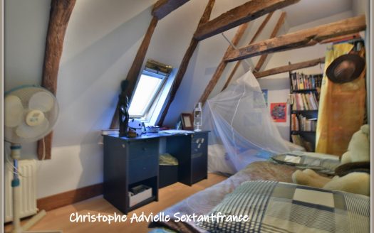 Renovated farm with pool and barn on a big plot of 6.7 ha