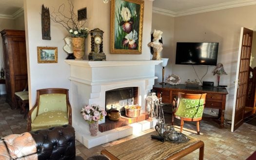 Beautiful house, must see! 4 bedrooms, Lovely garden 2470 sqm