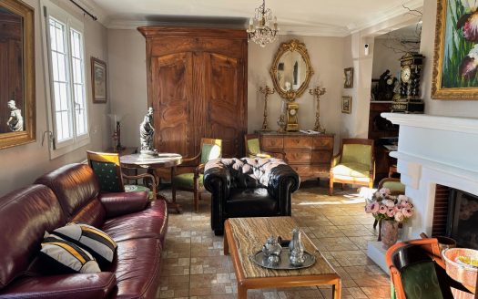 Beautiful house, must see! 4 bedrooms, Lovely garden 2470 sqm