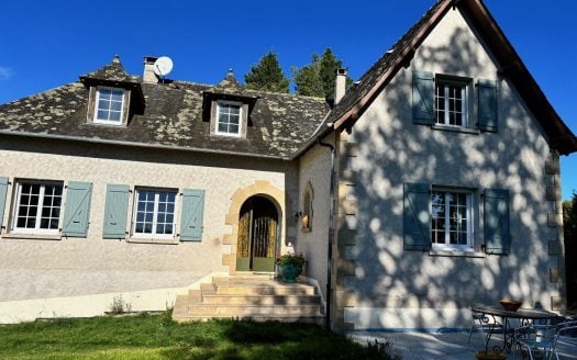 Beautiful house, must see! 4 bedrooms, Lovely garden 2470 sqm