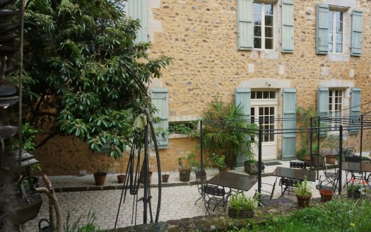 Sumptuous 19th century private mansion, in the heart of the Périgord Vert natural park.