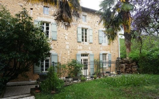 Sumptuous 19th century private mansion, in the heart of the Périgord Vert natural park.