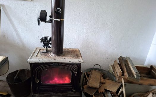 House with large outbuildings suitable for living and/or various projects