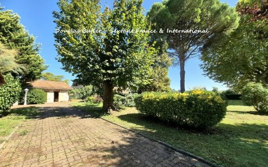 Spacious property with park and swmming pool – Dordogne river views