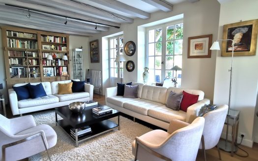 Beautiful old property: house, gite, barn and other outbuildings