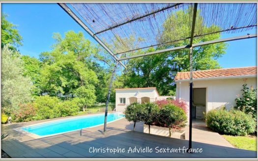 Beautiful house and guest house with pool in lovely parc, Bergerac 10 MN