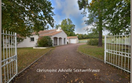 Beautiful house and guest house with pool in lovely parc, Bergerac 10 MN