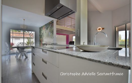 Beautiful house and guest house with pool in lovely parc, Bergerac 10 MN